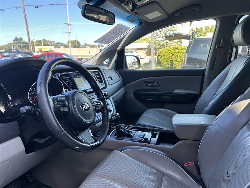 2015 Kia Sedona EX - Photo 8 - Fairview Heights, IL 62208