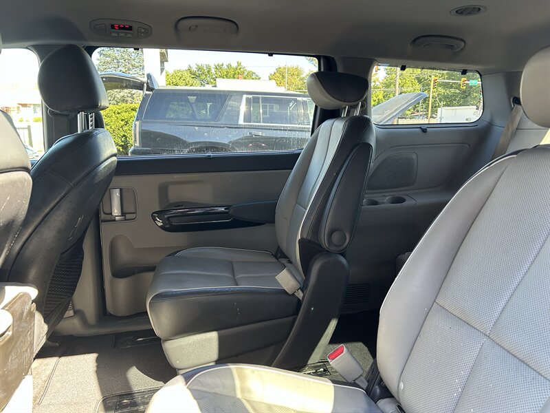 2015 Kia Sedona EX - Photo 9 - Fairview Heights, IL 62208