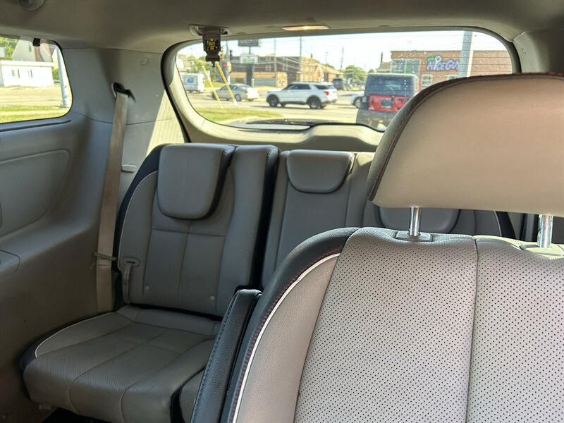 2015 Kia Sedona EX - Photo 10 - Fairview Heights, IL 62208
