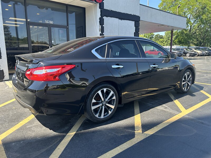 2016 Nissan Altima 3.5 SR - Photo 4 - Fairview Heights, IL 62208