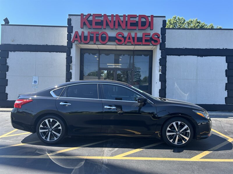 2016 Nissan Altima 3.5 SR   - Photo 1 - Fairview Heights, IL 62208