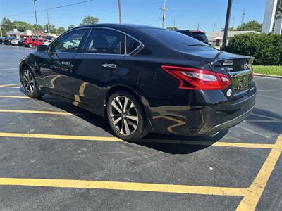 2016 Nissan Altima 3.5 SR - Photo 5 - Fairview Heights, IL 62208