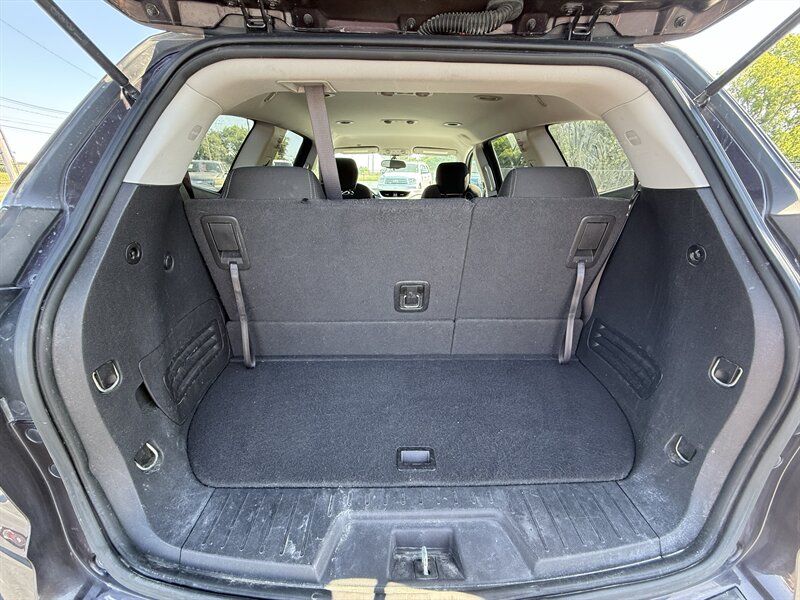 2015 Chevrolet Traverse LT - Photo 6 - Cahokia, IL 62206