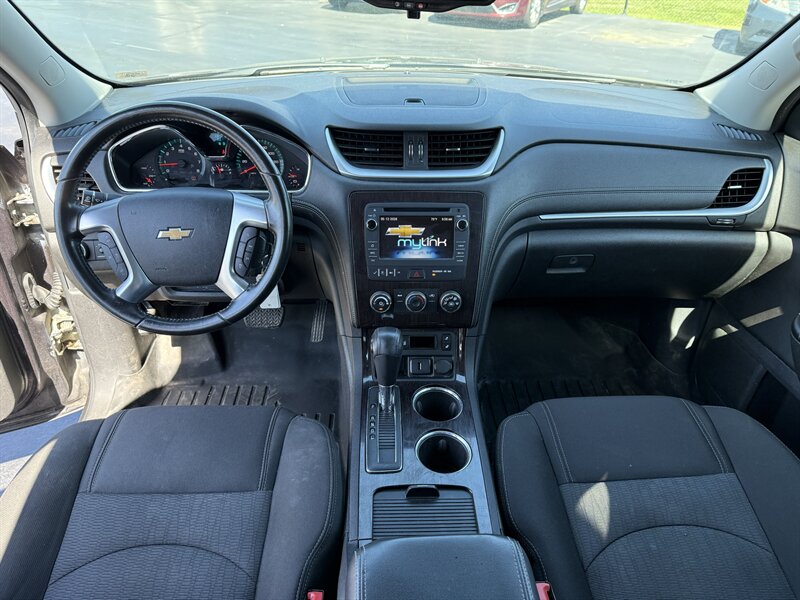 2015 Chevrolet Traverse LT - Photo 13 - Cahokia, IL 62206