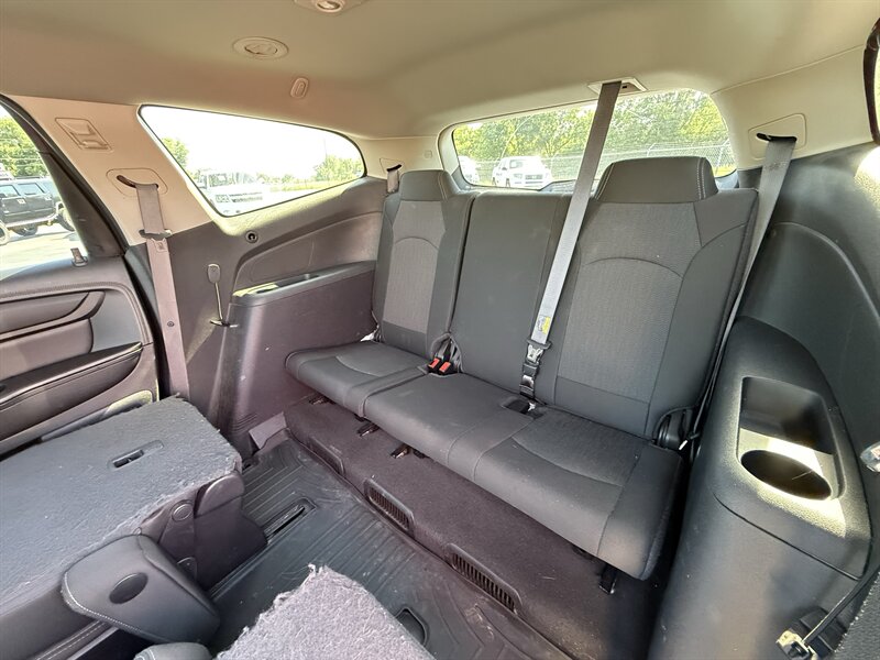 2015 Chevrolet Traverse LT - Photo 11 - Cahokia, IL 62206