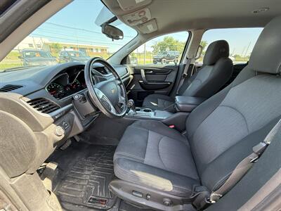 2015 Chevrolet Traverse LT - Photo 10 - Cahokia, IL 62206