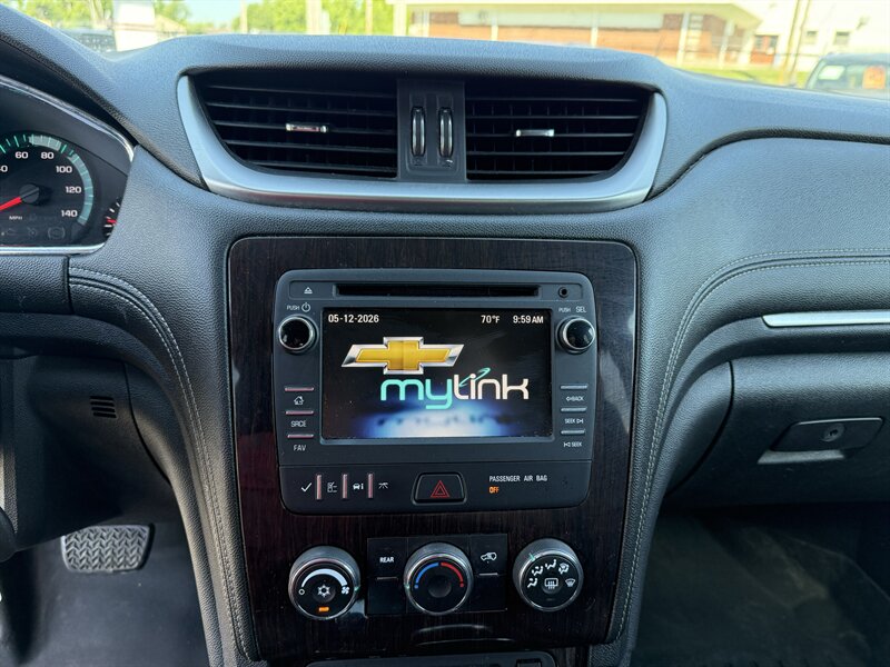 2015 Chevrolet Traverse LT - Photo 15 - Cahokia, IL 62206