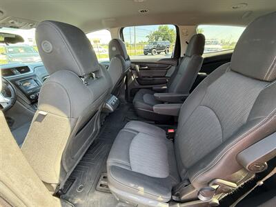 2015 Chevrolet Traverse LT - Photo 12 - Cahokia, IL 62206