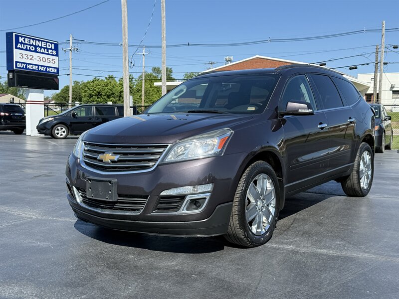 2015 Chevrolet Traverse LT   - Photo 1 - Cahokia, IL 62206
