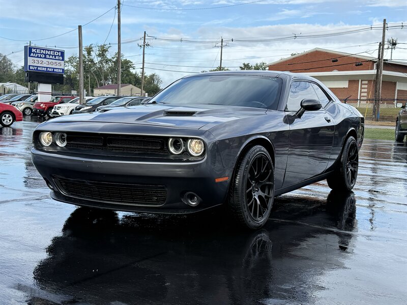 2019 Dodge Challenger SXT   - Photo 1 - Cahokia, IL 62206