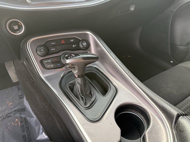 2019 Dodge Challenger SXT - Photo 14 - Cahokia, IL 62206