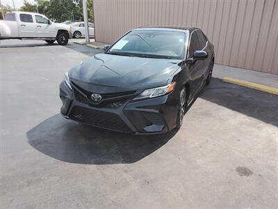 2020 Toyota Camry SE   - Photo 2 - Cahokia, IL 62206