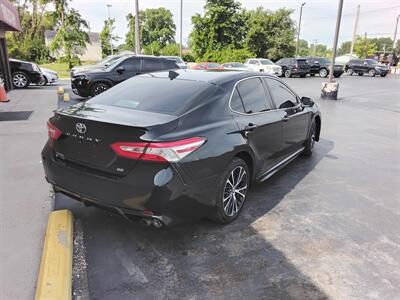 2020 Toyota Camry SE   - Photo 3 - Cahokia, IL 62206