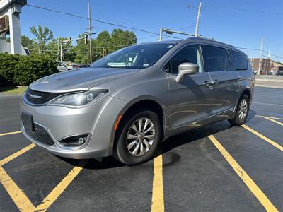 2018 Chrysler Pacifica Touring L   - Photo 3 - Fairview Heights, IL 62208