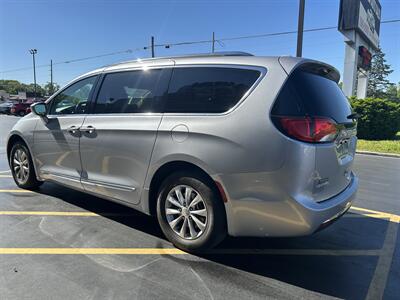 2018 Chrysler Pacifica Touring L   - Photo 5 - Fairview Heights, IL 62208