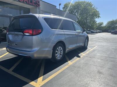 2018 Chrysler Pacifica Touring L   - Photo 4 - Fairview Heights, IL 62208