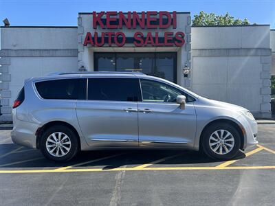 2018 Chrysler Pacifica Touring L Van
