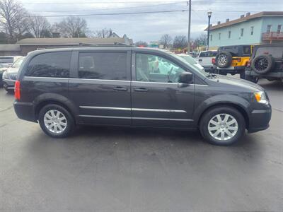 2012 Chrysler Town & Country Touring   - Photo 4 - Freeburg, IL 62243