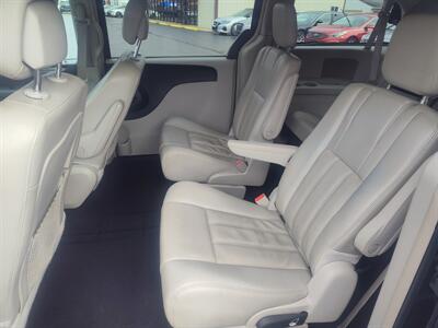 2012 Chrysler Town & Country Touring   - Photo 12 - Freeburg, IL 62243