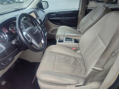 2012 Chrysler Town & Country Touring   - Photo 10 - Freeburg, IL 62243