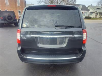 2012 Chrysler Town & Country Touring   - Photo 8 - Freeburg, IL 62243