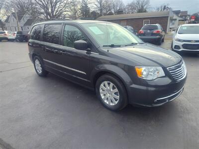 2012 Chrysler Town & Country Touring   - Photo 2 - Freeburg, IL 62243