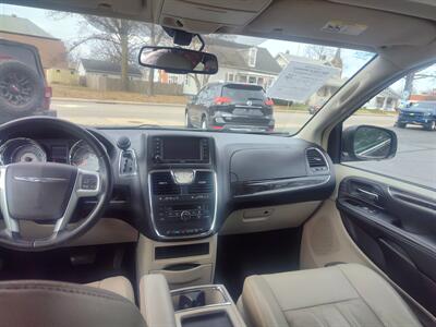 2012 Chrysler Town & Country Touring   - Photo 11 - Freeburg, IL 62243