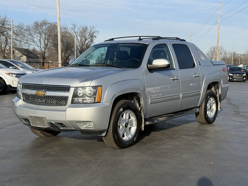 2013 Chevrolet Avalanche LT Black Diamond   - Photo 1 - Cahokia, IL 62206