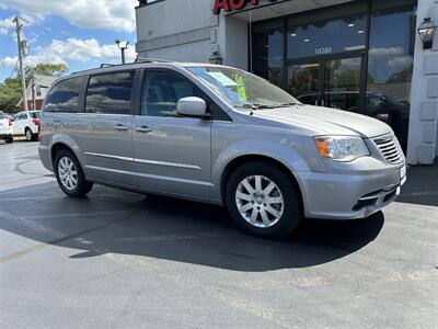 2015 Chrysler Town & Country Touring   - Photo 2 - Fairview Heights, IL 62208