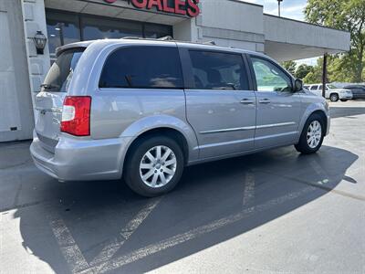 2015 Chrysler Town & Country Touring   - Photo 4 - Fairview Heights, IL 62208