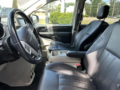 2015 Chrysler Town & Country Touring   - Photo 8 - Fairview Heights, IL 62208