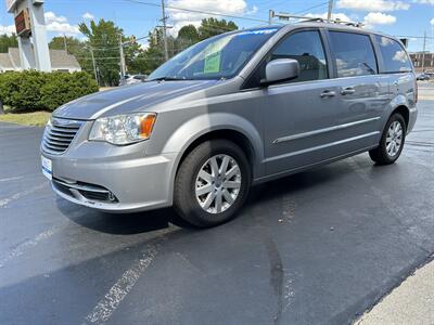 2015 Chrysler Town & Country Touring   - Photo 3 - Fairview Heights, IL 62208