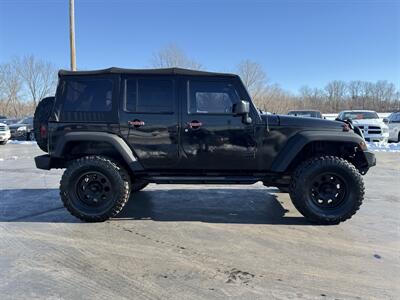 2012 Jeep Wrangler Unlimited Rubicon   - Photo 6 - Cahokia, IL 62206