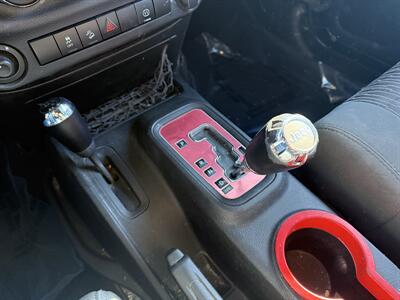 2012 Jeep Wrangler Unlimited Rubicon   - Photo 12 - Cahokia, IL 62206