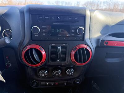 2012 Jeep Wrangler Unlimited Rubicon   - Photo 11 - Cahokia, IL 62206