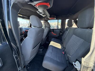 2012 Jeep Wrangler Unlimited Rubicon   - Photo 9 - Cahokia, IL 62206