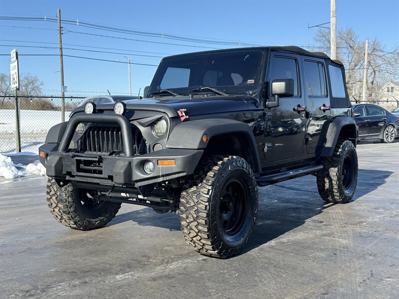 2012 Jeep Wrangler Unlimited Rubicon   - Photo 1 - Cahokia, IL 62206