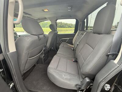 2015 Nissan Titan SV - Photo 11 - Cahokia, IL 62206