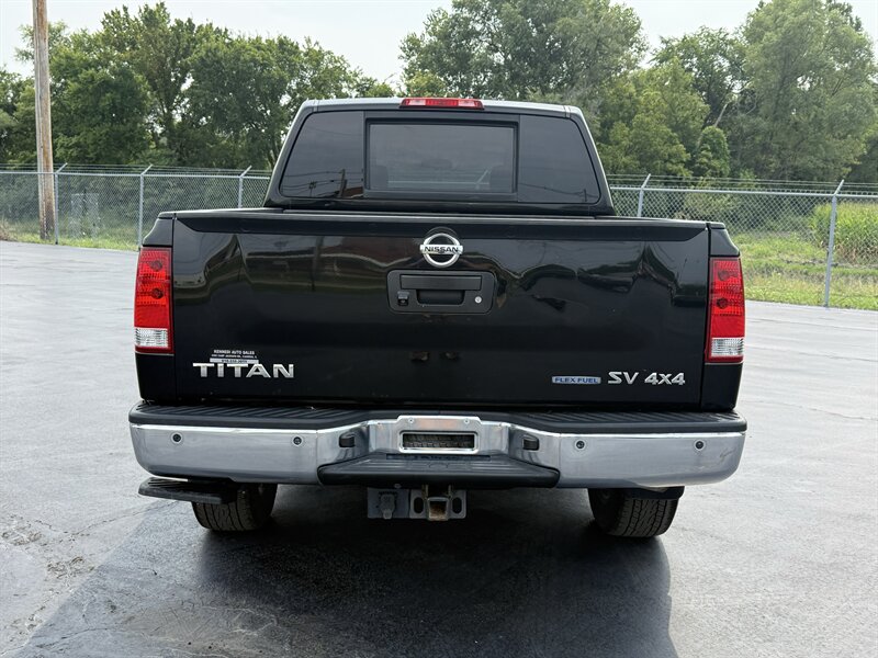 2015 Nissan Titan SV - Photo 6 - Cahokia, IL 62206