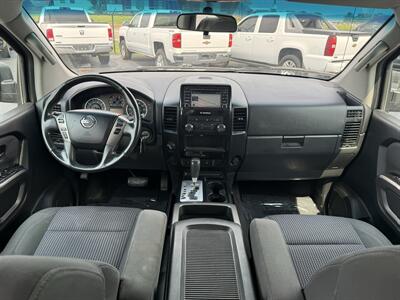 2015 Nissan Titan SV - Photo 12 - Cahokia, IL 62206