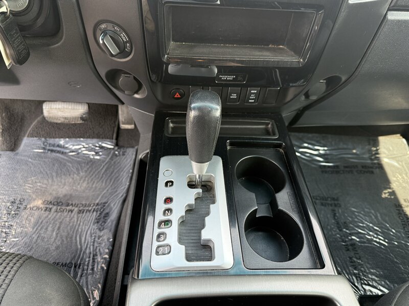 2015 Nissan Titan SV - Photo 15 - Cahokia, IL 62206