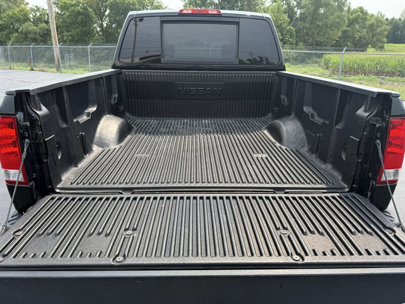 2015 Nissan Titan SV - Photo 9 - Cahokia, IL 62206