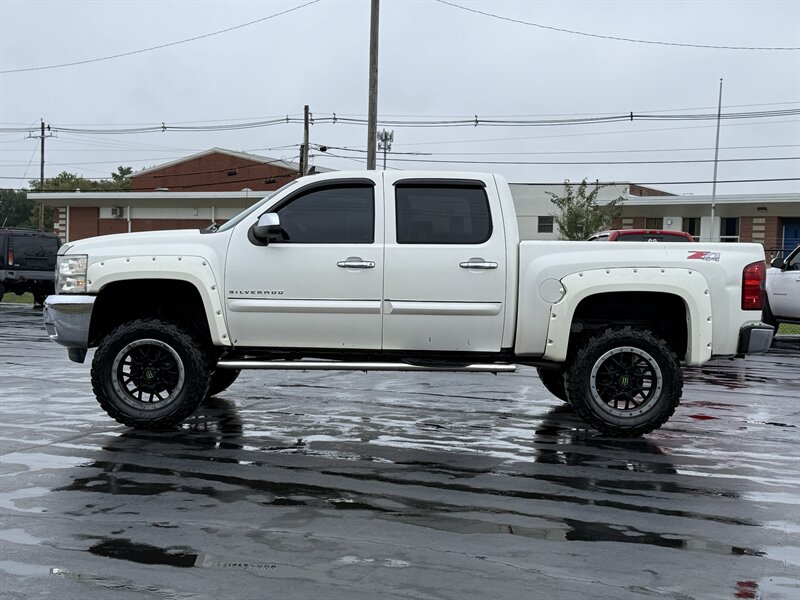 2012 Chevrolet Silverado 1500 LT - Photo 2 - Cahokia, IL 62206