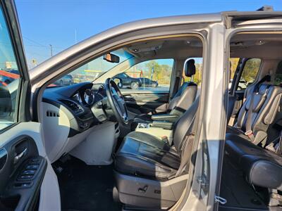 2014 Chrysler Town & Country Touring   - Photo 8 - Cahokia, IL 62206