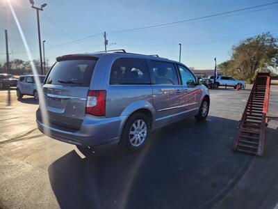 2014 Chrysler Town & Country Touring   - Photo 4 - Cahokia, IL 62206