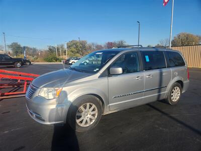 2014 Chrysler Town & Country Touring   - Photo 2 - Cahokia, IL 62206