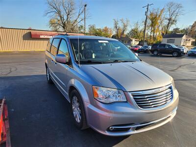 2014 Chrysler Town & Country Touring   - Photo 1 - Cahokia, IL 62206