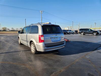 2014 Chrysler Town & Country Touring   - Photo 3 - Cahokia, IL 62206