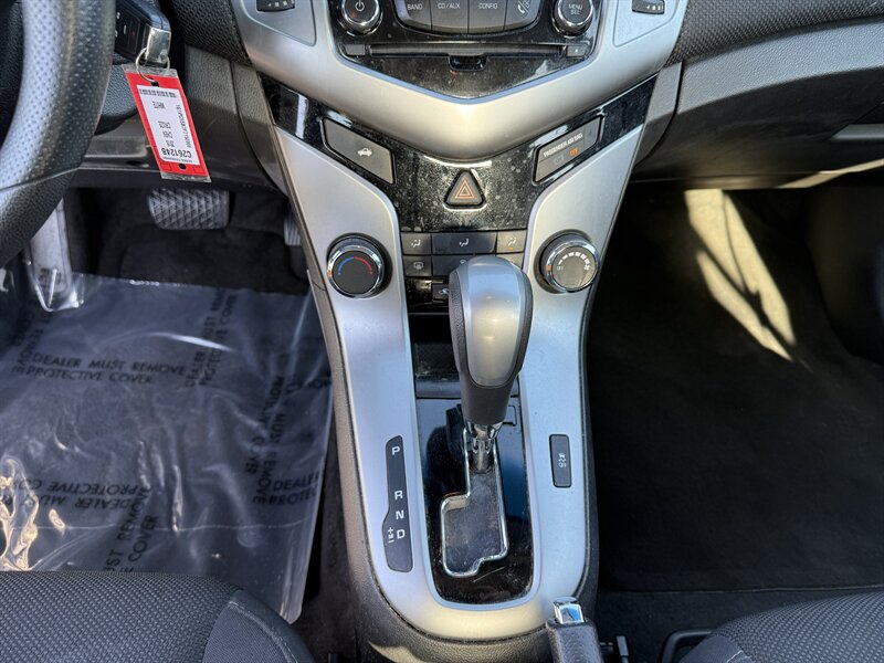 2015 Chevrolet Cruze 1LT Auto - Photo 14 - Cahokia, IL 62206