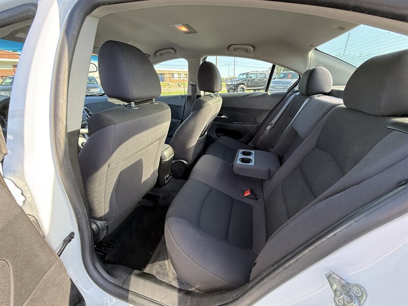 2015 Chevrolet Cruze 1LT Auto - Photo 10 - Cahokia, IL 62206